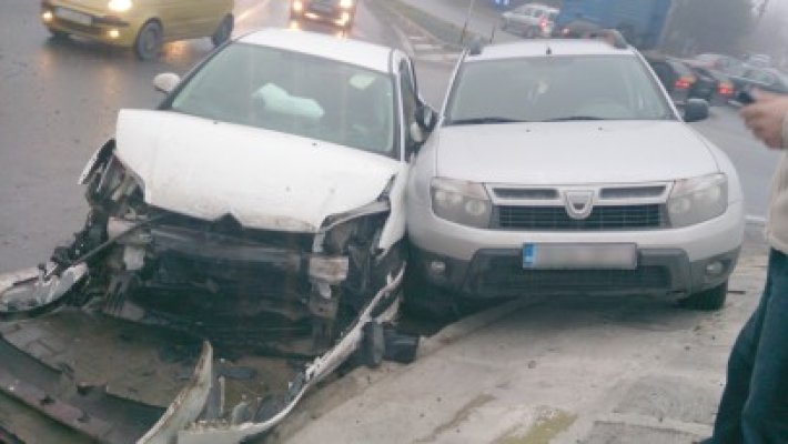Şoselele groazei: 12 accidente, 6 morţi şi o persoană rănită grav